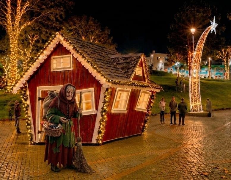 Casa da Befana com a personagem